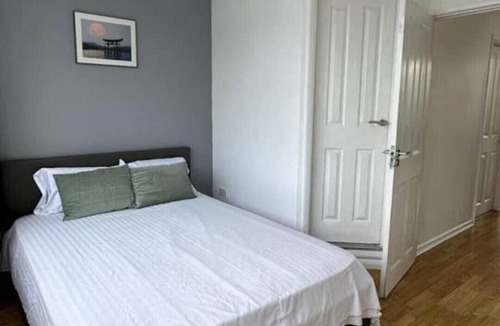 West Hill Apartment | Double ensuite gem in a Sunshine duplex