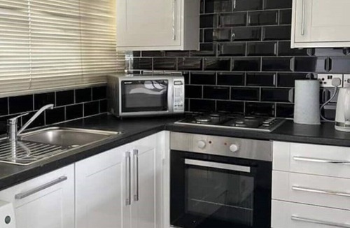 West Hill Apartment | Double ensuite gem in a Sunshine duplex