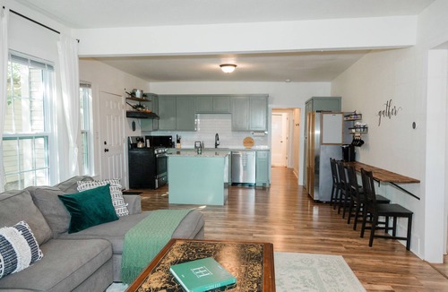 West Morningside House | Double Everything - Sleeps 13nn