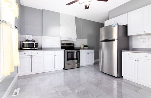 Niagara Falls House | Double House Rental – 11BR Perfect for Big Groups