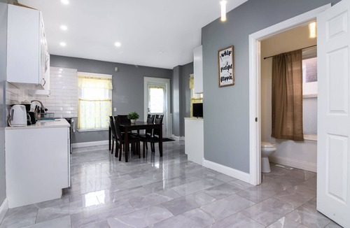 Niagara Falls House | Double House Rental – 11BR Perfect for Big Groups