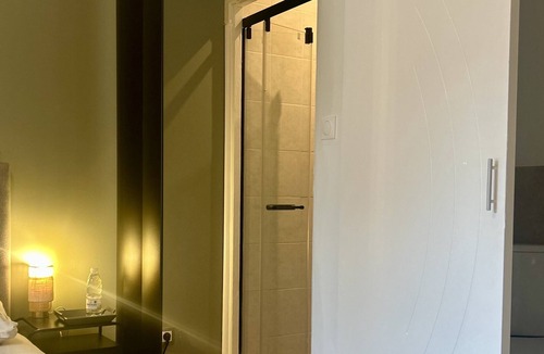 Plassac House | Double or Twin-Deluxe-Ensuite-Pool view