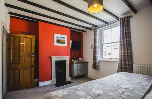 Chepstow Hotel | Double or Twin Private Bathroom at No.8 Accommodation