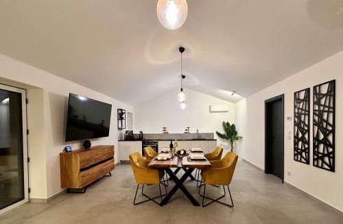 Komarna Apartment | Double pleasure - two apartments with sea views and pool - Studio 5 & 8