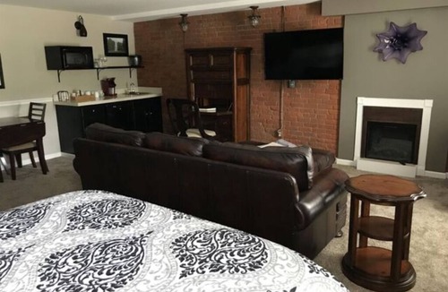 Gaffer District Apartment | Double Queen Guestroom