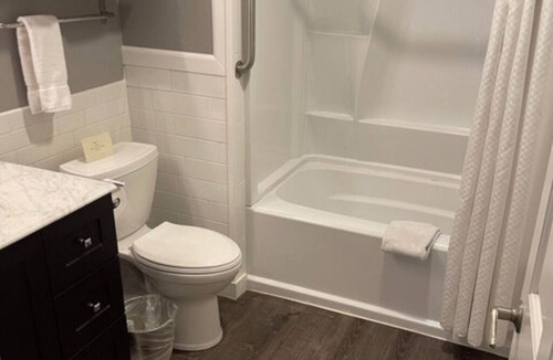 Corning Apartment | Double Queen Guestroom