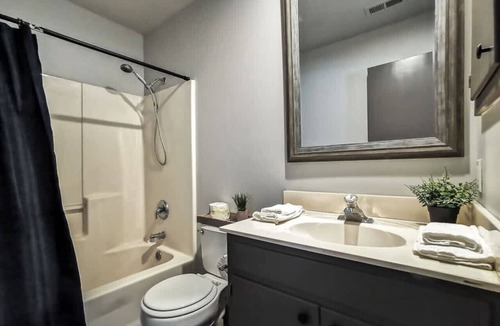 La Cygne Apartment | Double Queen Hotel Room