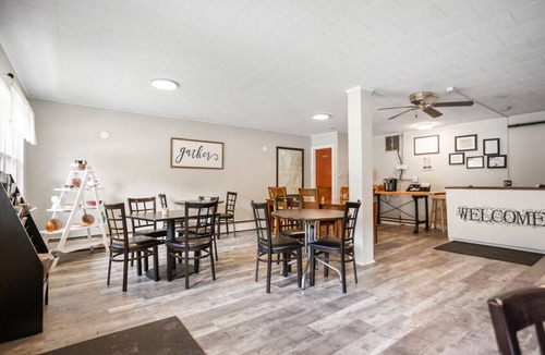 Wellsboro House | Double Queen Motel Suite w/Mountain Views