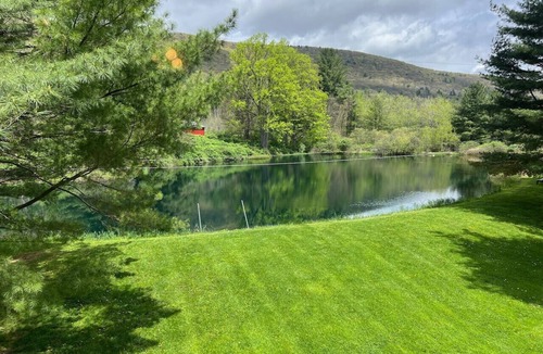 Wellsboro House | Double Queen Motel Suite w/Mountain Views