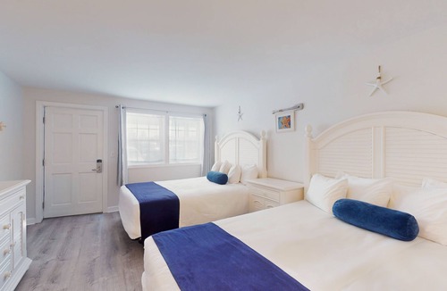 Lower Township Hotel | Double Queen Room for a Cozy Group Stay