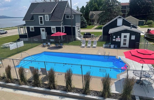 Lake City Apartment | Double Queen Room Sum