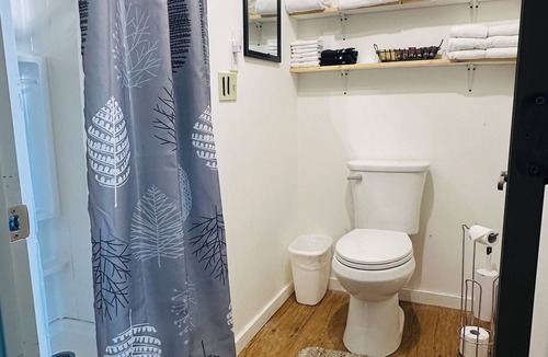 Salmon Hotel | Double Queen Room