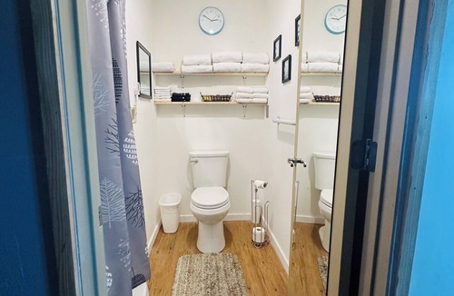 Salmon Hotel | Double Queen Room