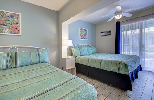 Bay Esplanade Condo | Double Queen Suite with private bath