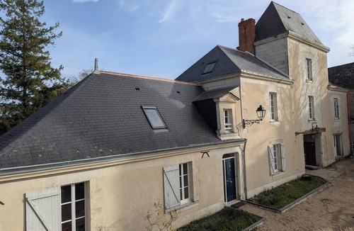 Saint-Jean-des-Mauvrets House | Double room in a château outbuilding