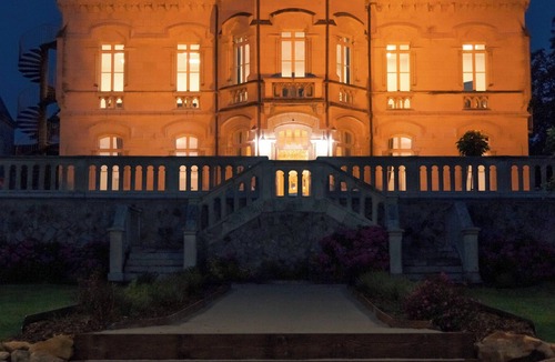 Saint-Jean-des-Mauvrets House | Double room in a château outbuilding