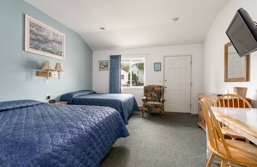 Wells Cabin | DOUBLE ROOM - 2 DOUBLE BEDS