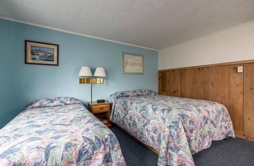 Wells Cabin | DOUBLE ROOM - 2 DOUBLE BEDS