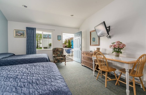 Wells Cabin | DOUBLE ROOM - 2 DOUBLE BEDS