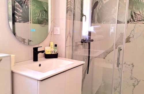 Sainte-Tulle Apartment | Double Room "Accacia"