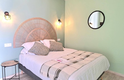 Sainte-Tulle Apartment | Double Room "Accacia"