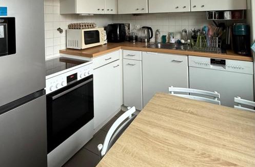 Le Bouchet Apartment | Double room and private bath in a shared flat, quiet, close to the UN and airport