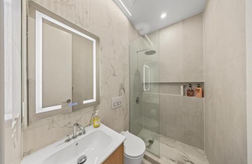 Central New York City House | Double Room at a shared Apartment near Times Square