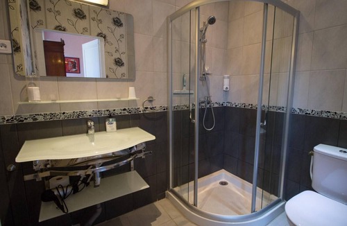 Saint-Affrique House | Double room-Comfort-Ensuite with Shower-2