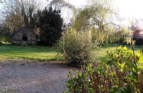 Calorguen Cottage | Double room-Comfort-Wet room-Garden view