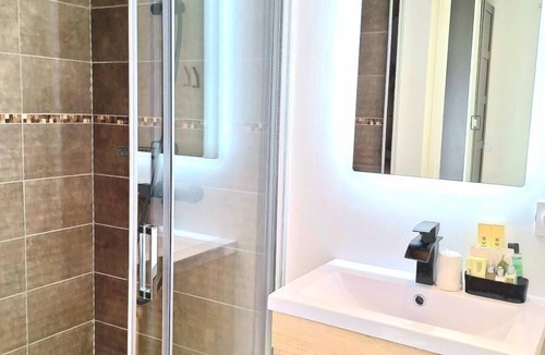 Sainte-Tulle Apartment | Double Room " Emeraude"