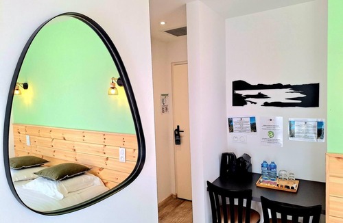 Sainte-Tulle Apartment | Double Room " Emeraude"