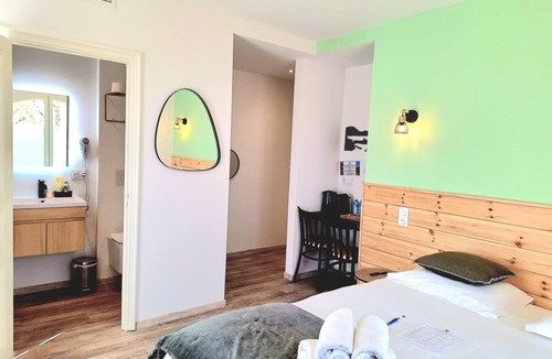 Sainte-Tulle Apartment | Double Room " Emeraude"