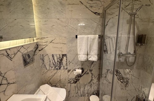 Bishopsgate Apartment | Double room-Ensuite with Shower