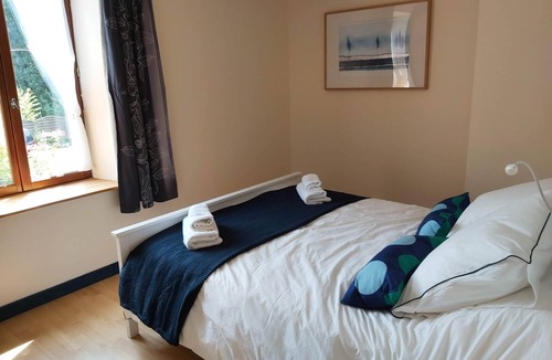 Les Champs-Geraux House | Double room-Queen-Shared Bathroom-Courtyard view