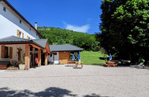 Vassieux-en-Vercors Apartment | Double Room with Half Board, Shared Bathroom