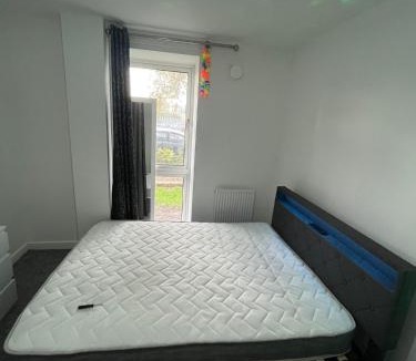 Reading House | Double room homestay