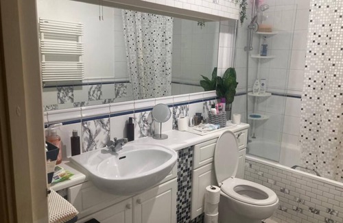 Shadwell Apartment | Double room in great location