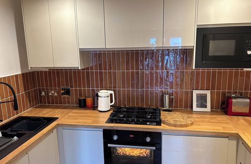 Gifford Apartment | Double Room in Modern Holyrood Courtyard Development.