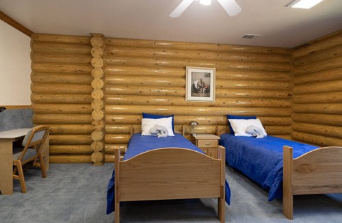 Hot Springs Cabin | Double Room in Rustic Cabin - Room 226