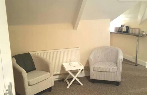 Gorseinon Apartment | Double Room, Kitchen, Parking