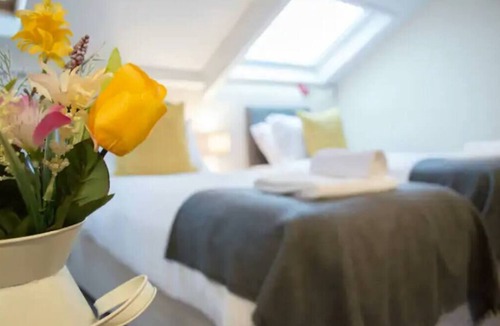 Gorseinon Apartment | Double Room, Kitchen, Parking