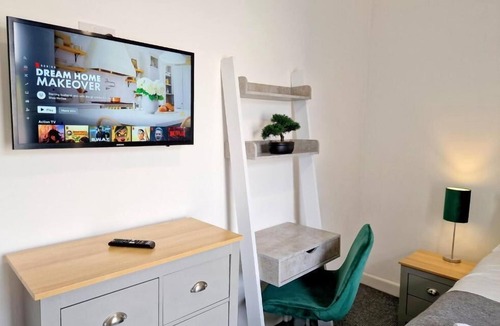 Burnley House | Double room Modern Ensuite with Bath RM 3