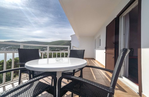Cove Rogacic Apartment | Double Room Sea View 6