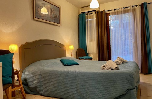 Theoule-Superieur Hotel | Double room-Standard-Ensuite-Pool view