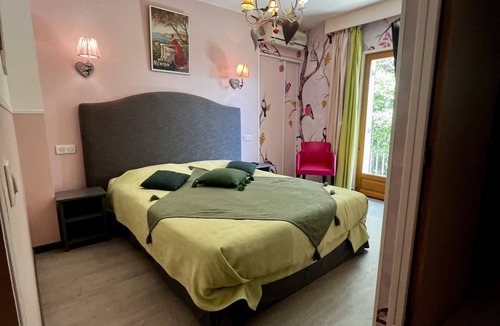 Theoule-Superieur Hotel | Double room-Standard-Ensuite-Pool view