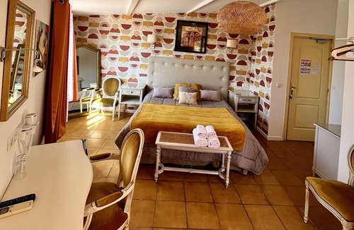 Theoule-Superieur Hotel | Double room-Standard-Ensuite-Pool view
