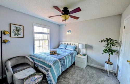 Cary House | Double Room The Sunlit Serene in Cary Near RTP RDU Apex