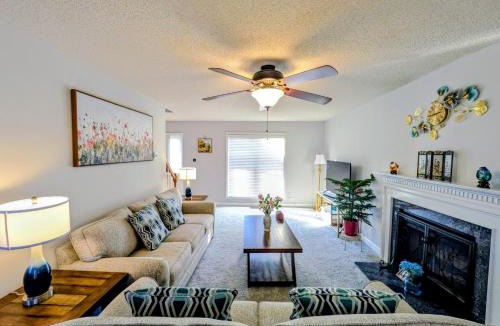 Cary House | Double Room The Sunlit Serene in Cary Near RTP RDU Apex