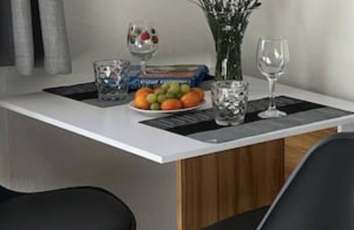 Mawneys House | Double room with a small kitchen