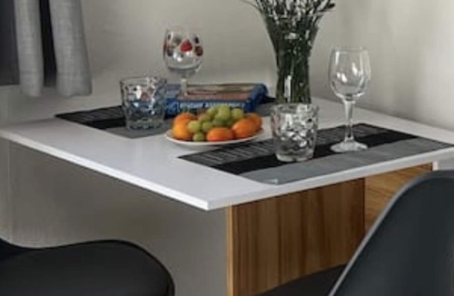 Mawneys House | Double room with a small kitchen